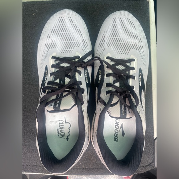 Brand new BROOKS men size 12 extra wide - Picture 1 of 5